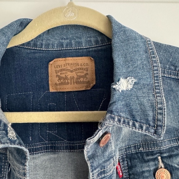 Levi’s Girls Distressed Denim Cropped Jean Jacket Classic Blue Wash Size Medium - Picture 5 of 10